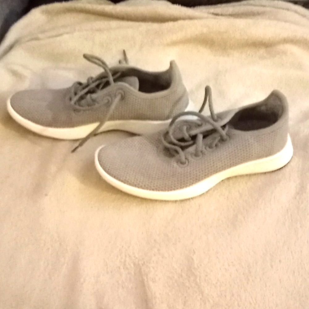 Women Size 8 Allbirds Tree Runners  Grey White